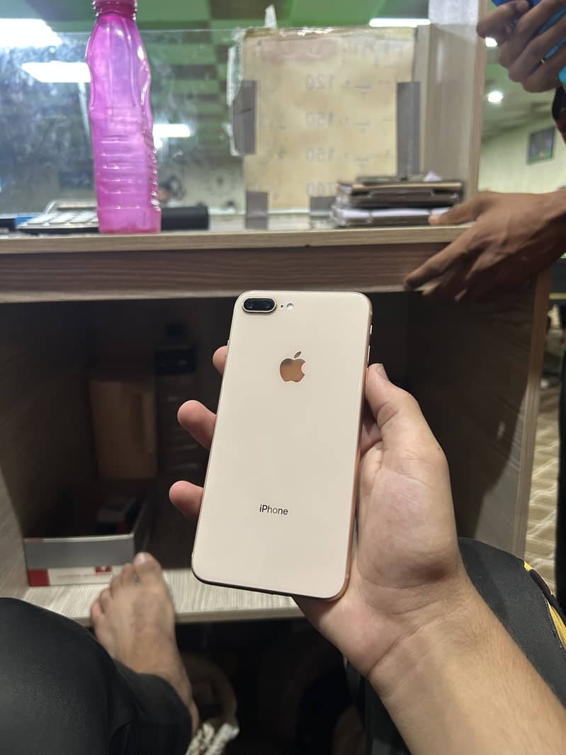 Apple iPhone 8 Plus 0