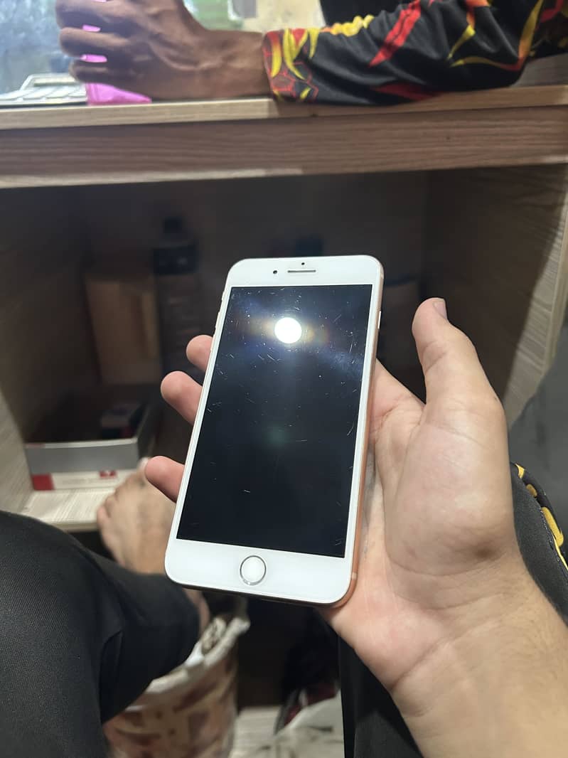 Apple iPhone 8 Plus 2