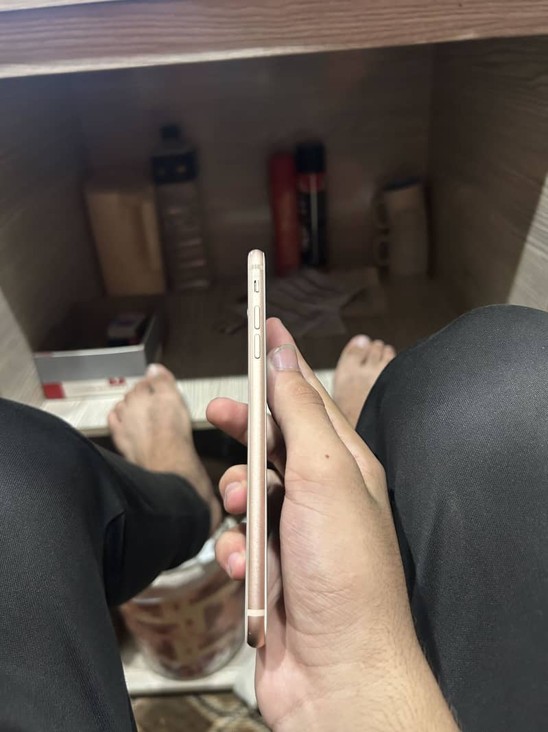 Apple iPhone 8 Plus 3