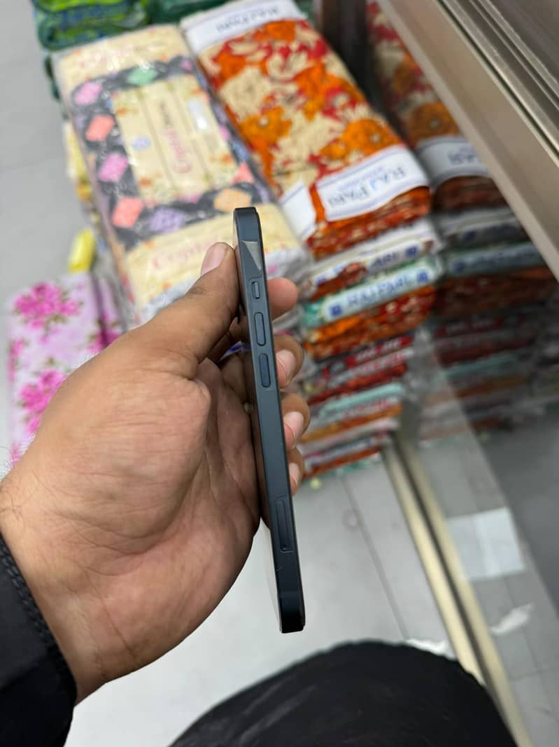 Apple iPhone 13 1