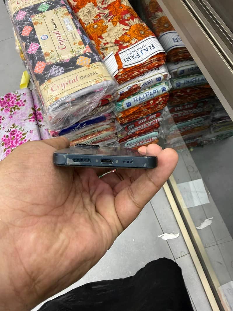 Apple iPhone 13 3
