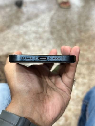 Apple iPhone 16