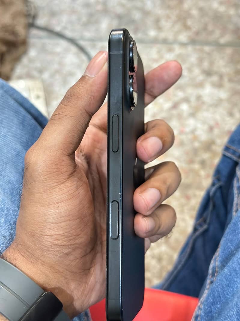 Apple iPhone 16 1