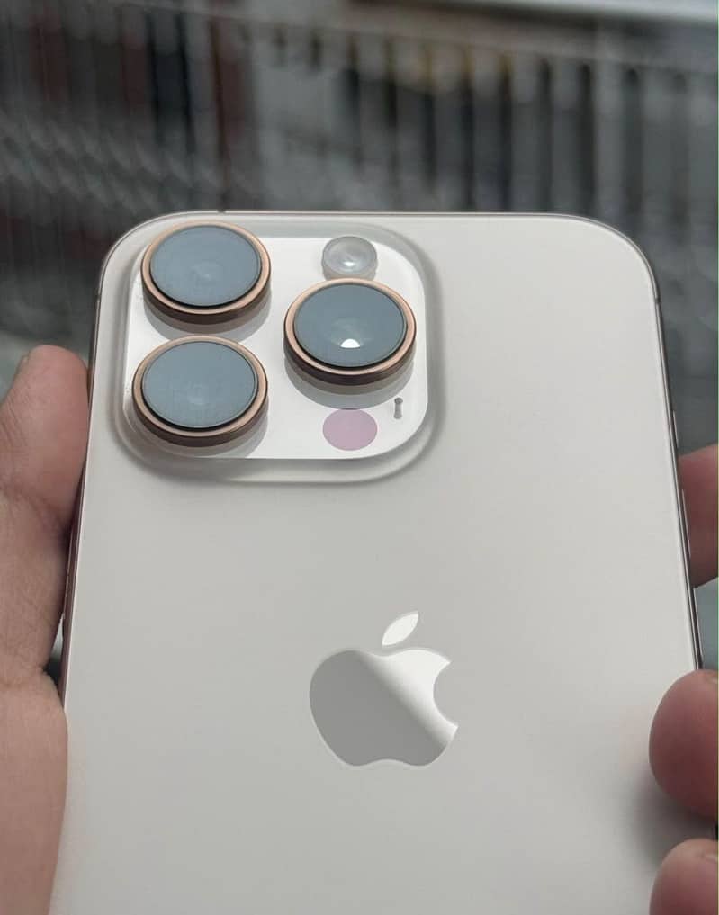 Apple iPhone 16 Pro 2