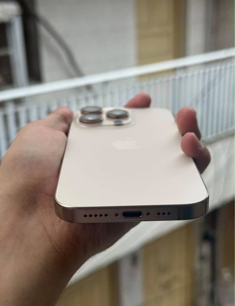 Apple iPhone 16 Pro 5