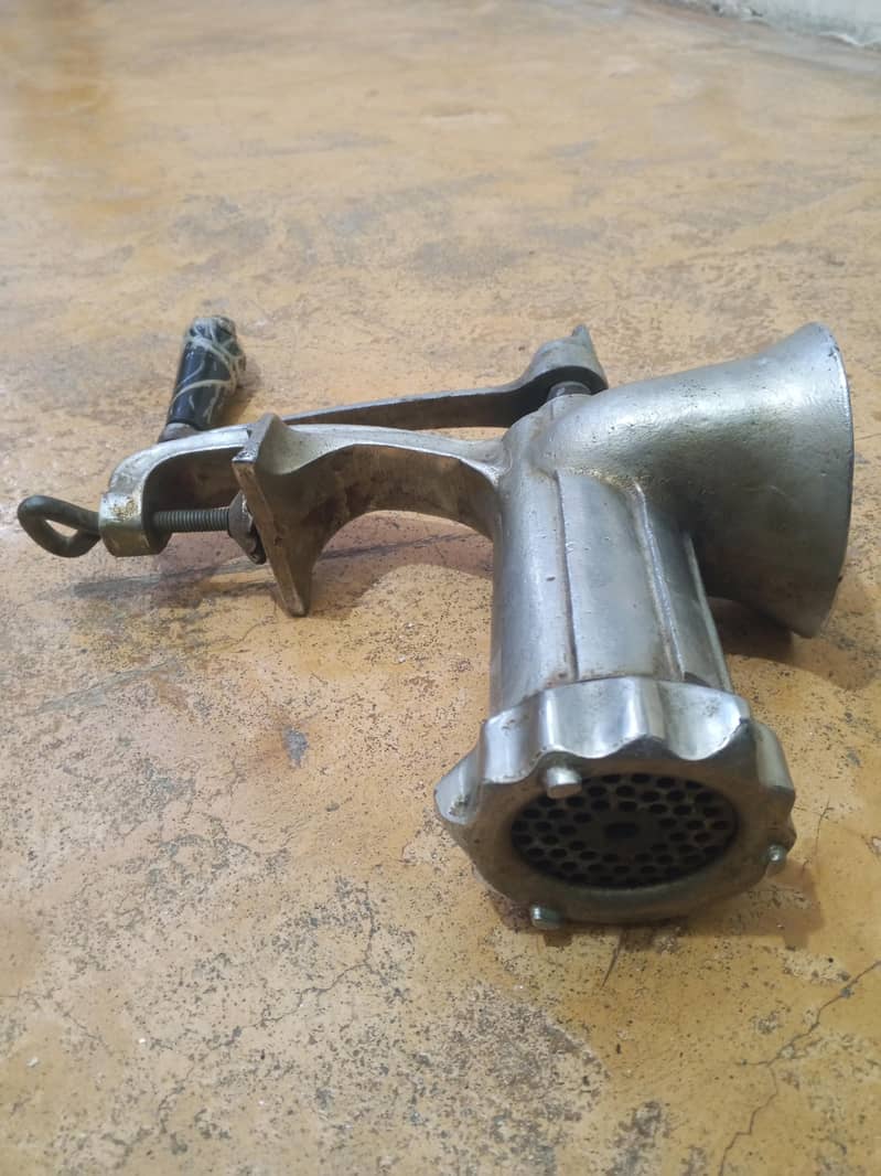Meat grinder 1