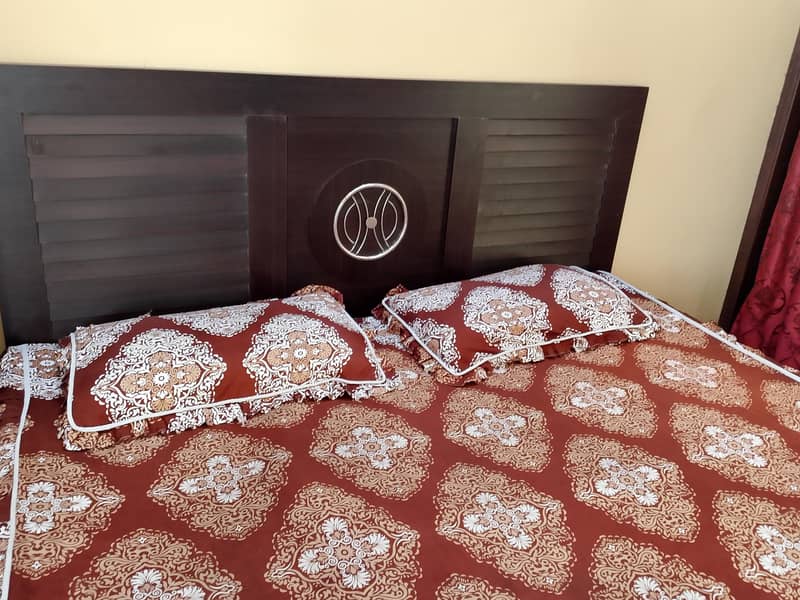 bed  dressing and divider 0