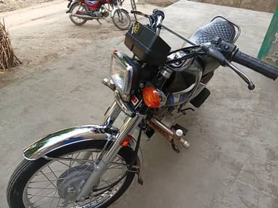 Honda 125 colour black model 2025