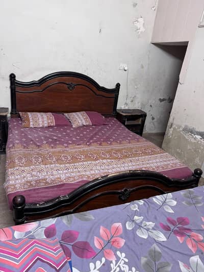 king Size Bed with 2 Side Tabels and Mattress