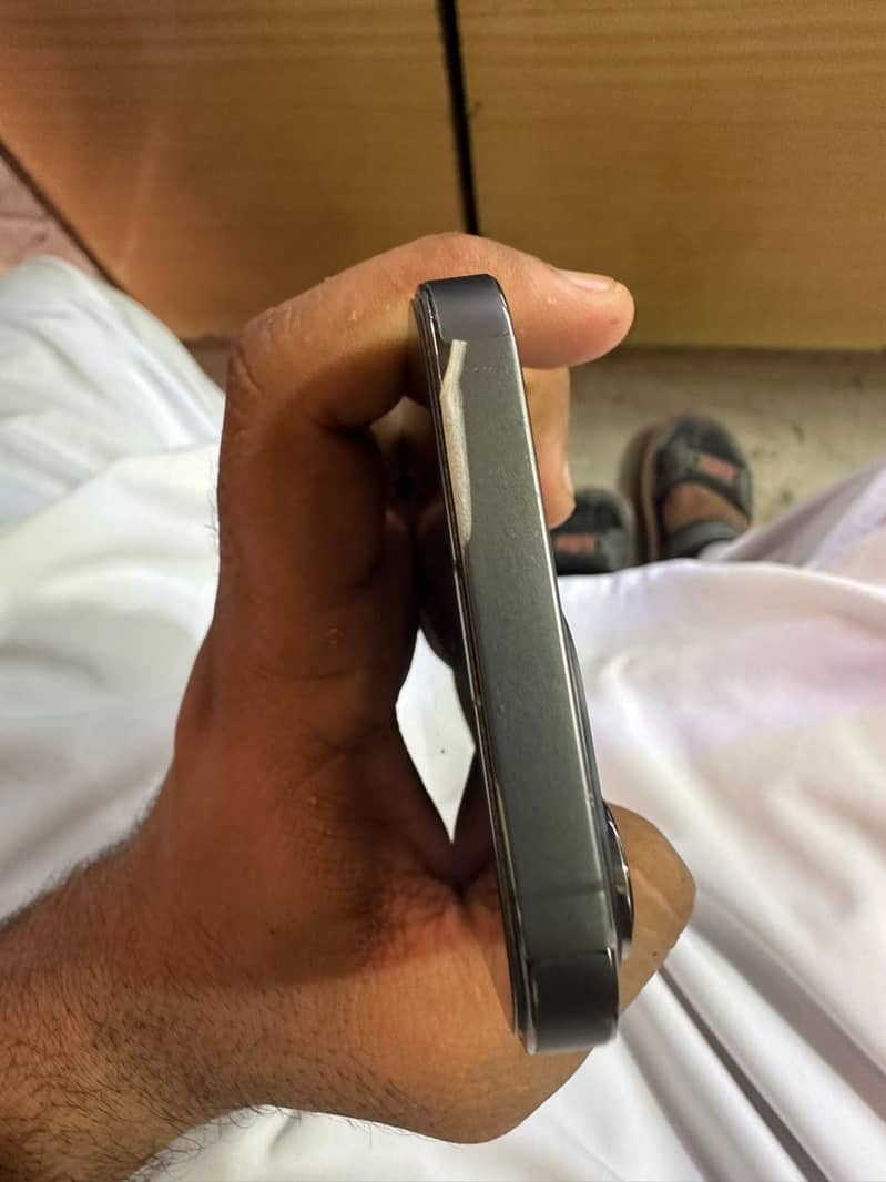 Apple iPhone 13 Pro 2