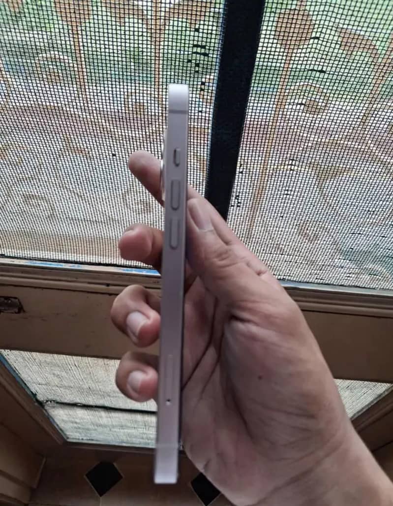 Apple iPhone 13 1