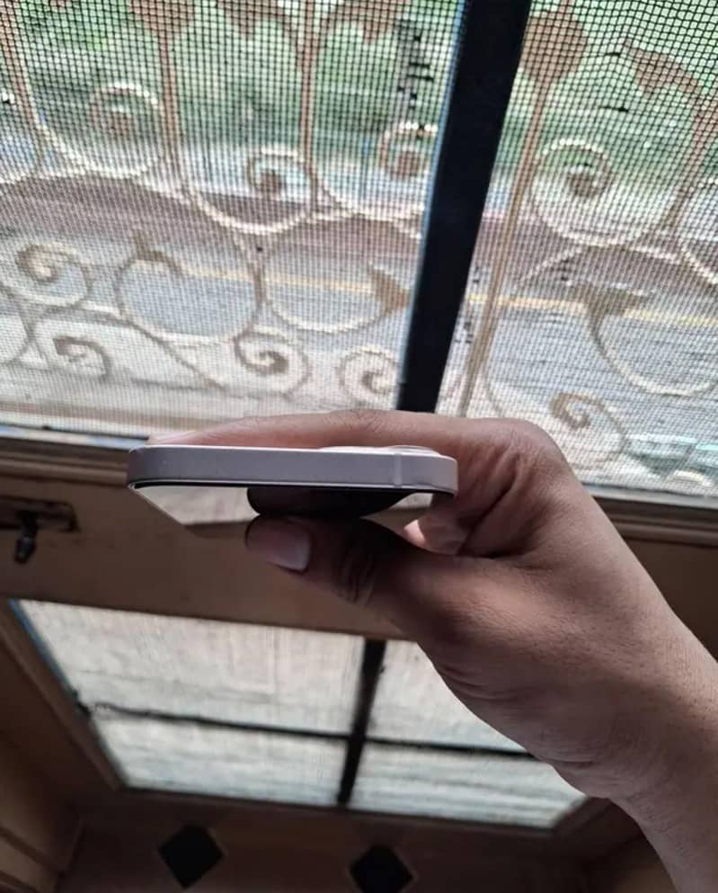 Apple iPhone 13 4