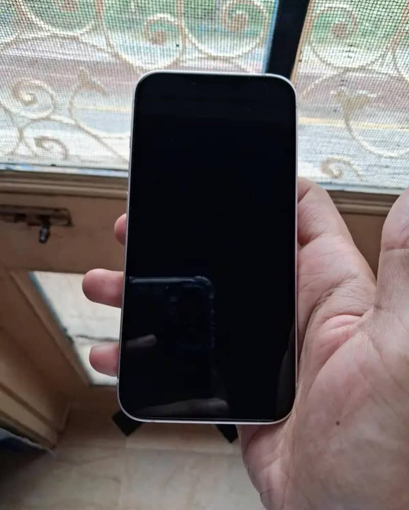 Apple iPhone 13 5