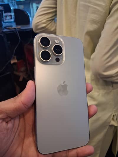 iPhone 15 Pro Max HK