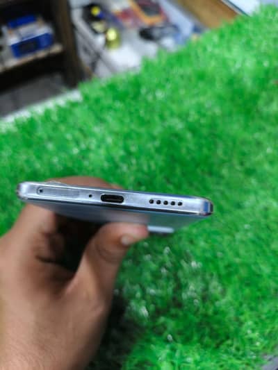 Vivo V30