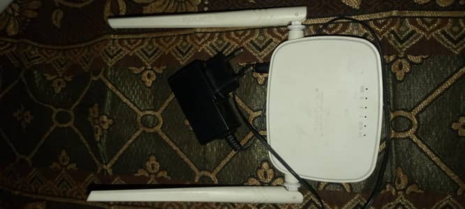 Tenda router with charger and Cable