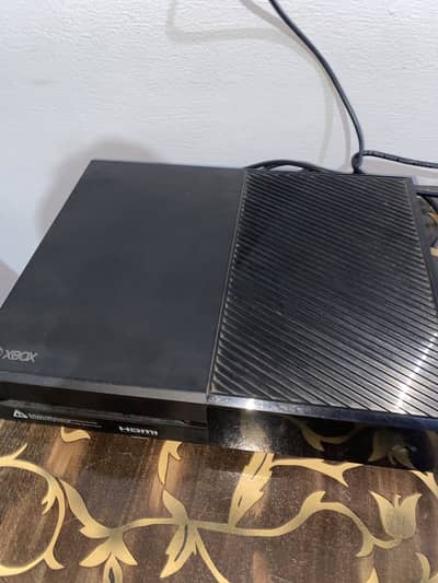 Xbox one (used) with two controllers