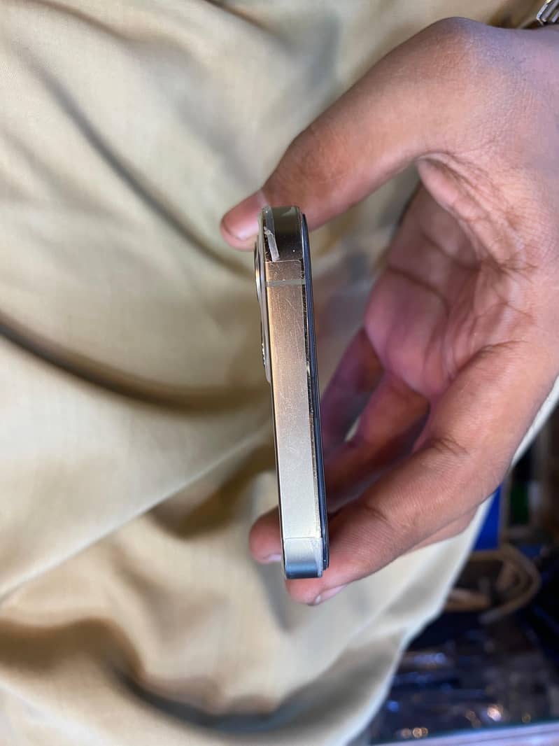 iphone 12pro 4