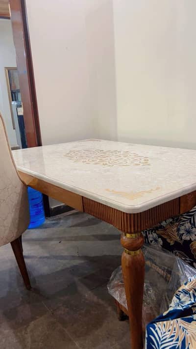 Dining table for sale