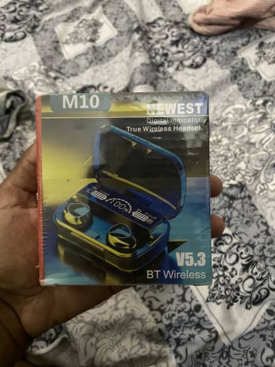 Contact: 03079410128 EarPods Earbuds  new box pack 5 hours play time