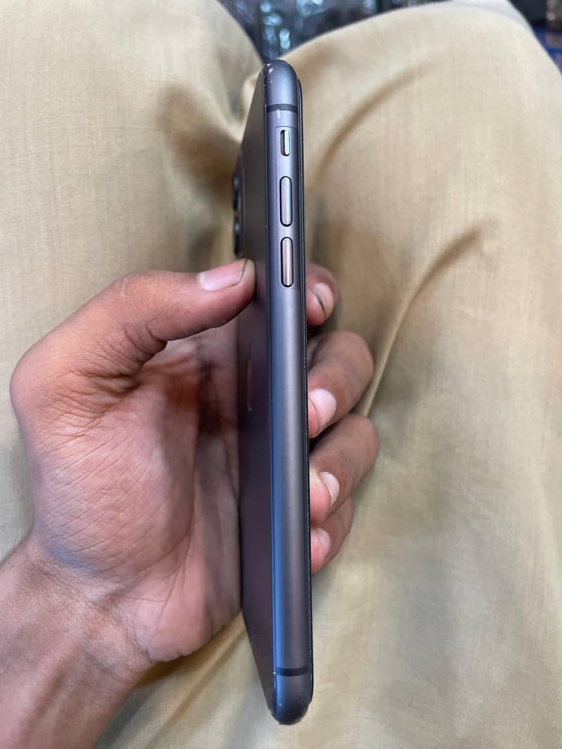 Apple iPhone 11 3