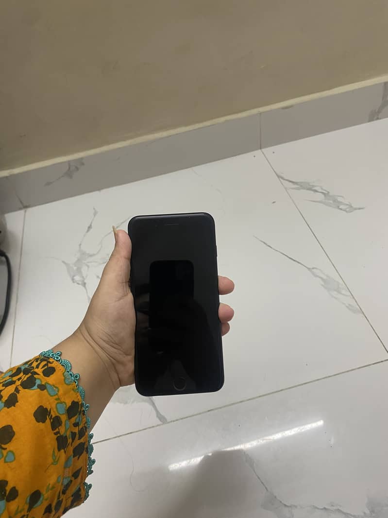 Apple iPhone 7 Plus 1