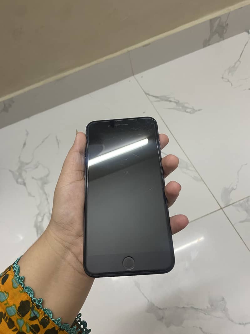 Apple iPhone 7 Plus 3