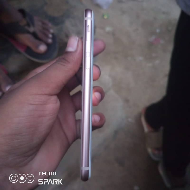 Apple iPhone 8 4
