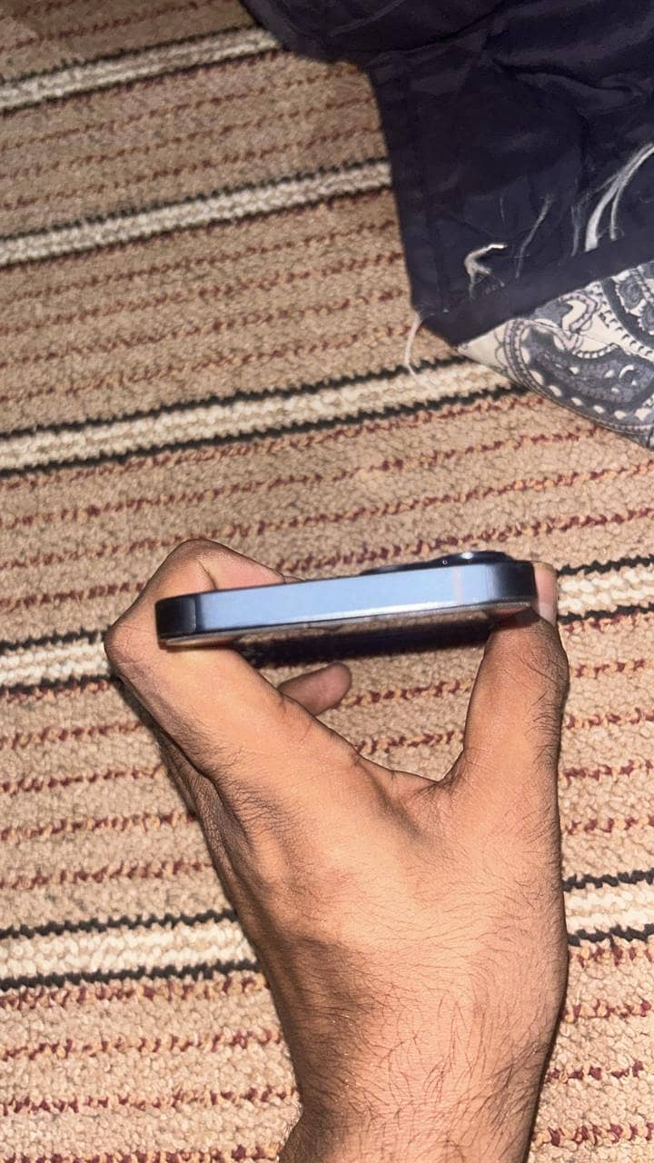 Apple iPhone 13 0