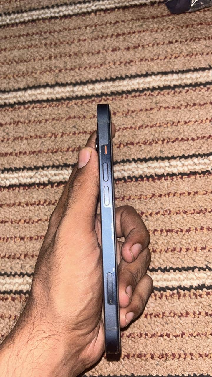 Apple iPhone 13 2