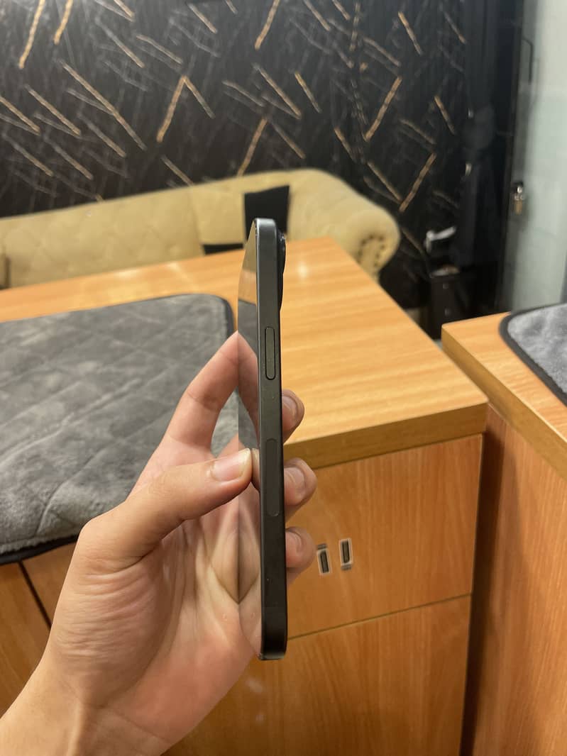 Apple iPhone 15 2