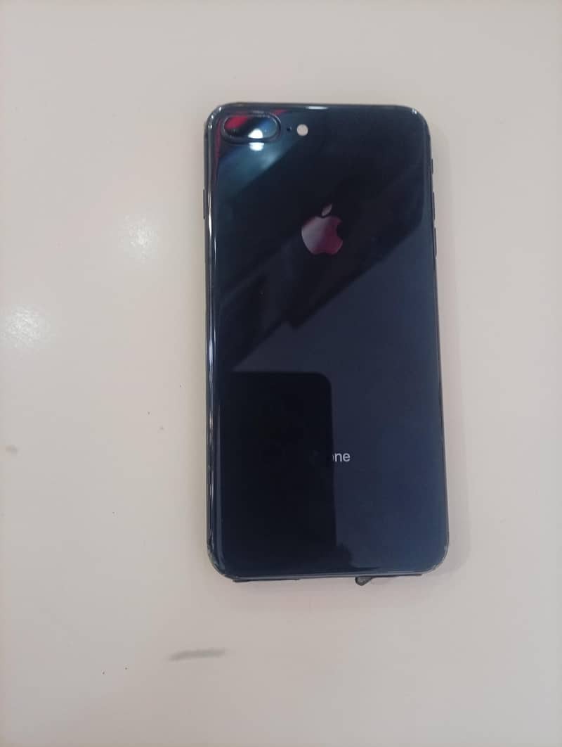 Apple iPhone 8 Plus 1