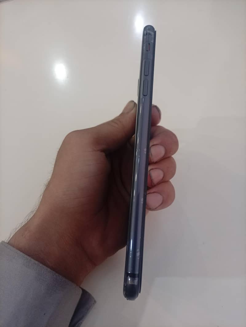 Apple iPhone 8 Plus 3