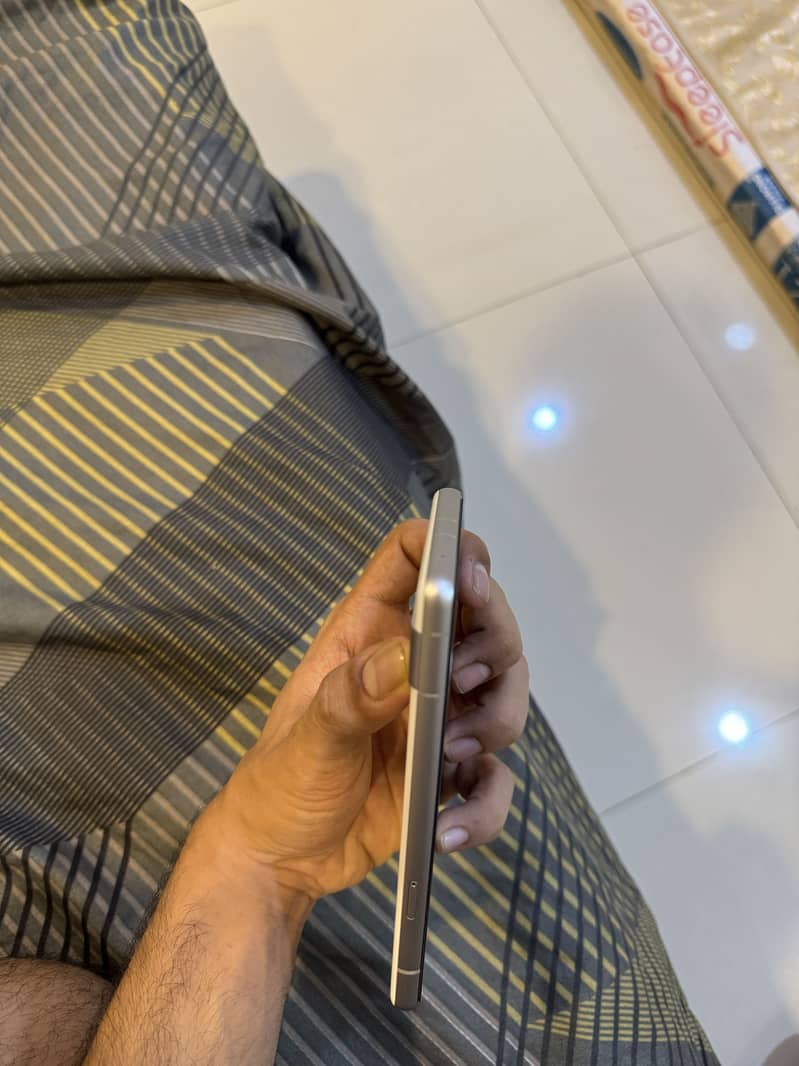 Google Pixel 7a 2