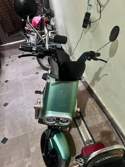 Electic scooty