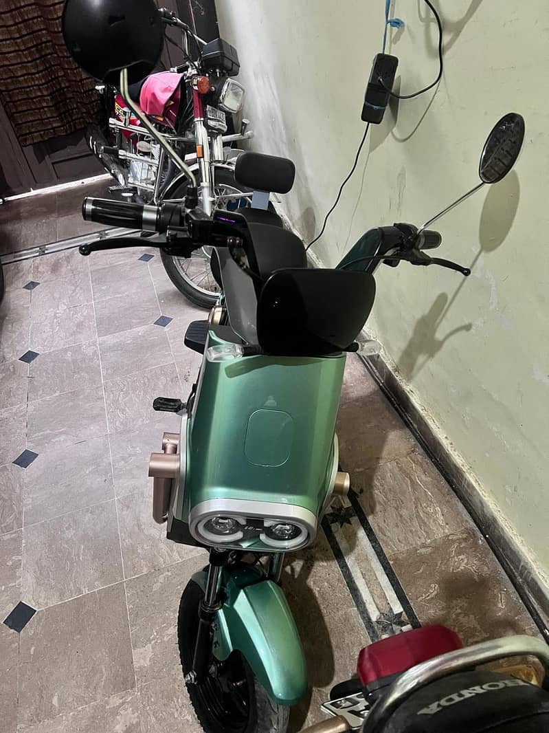 Electic scooty 0