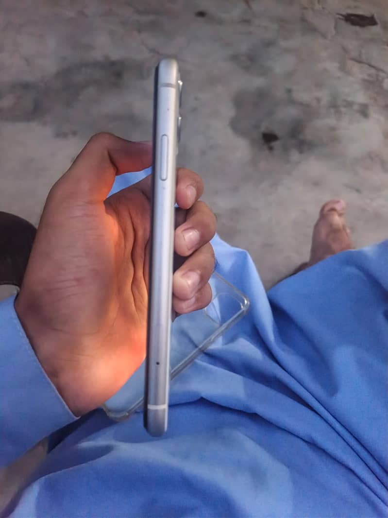 Apple iPhone 11 2