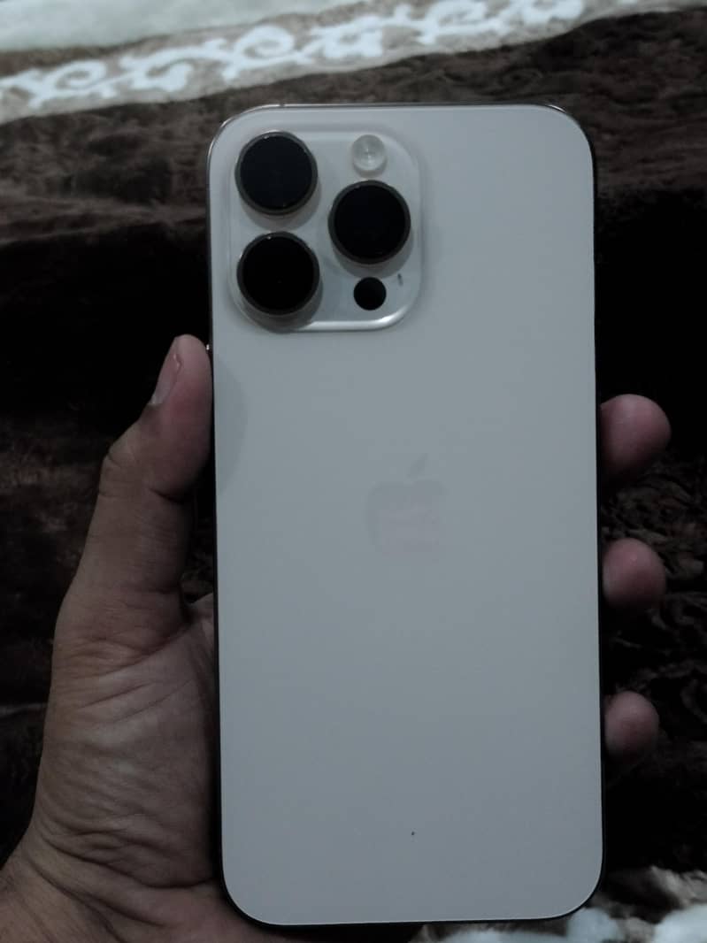 Apple iPhone 16 Pro Max 2