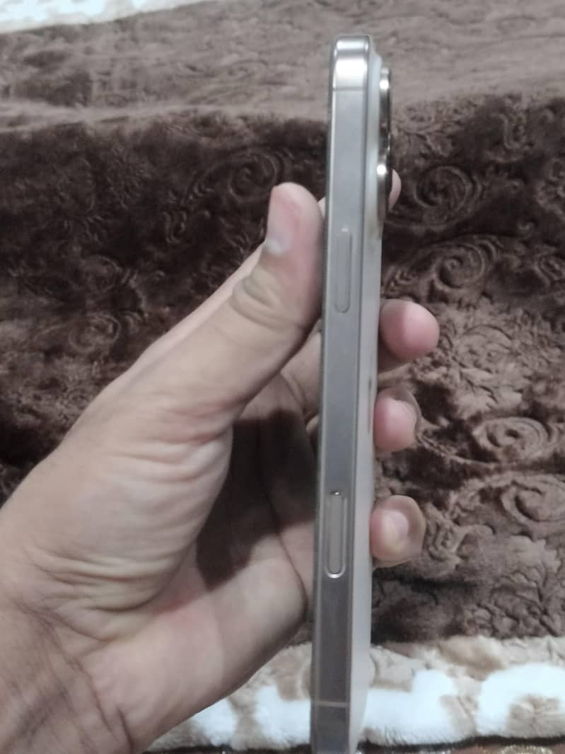 Apple iPhone 16 Pro Max 5