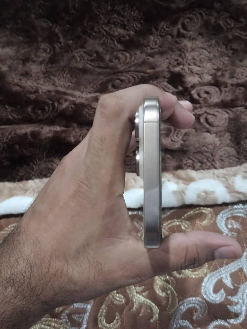 Apple iPhone 16 Pro Max 6