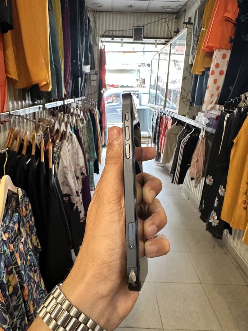 iPhone 12 3