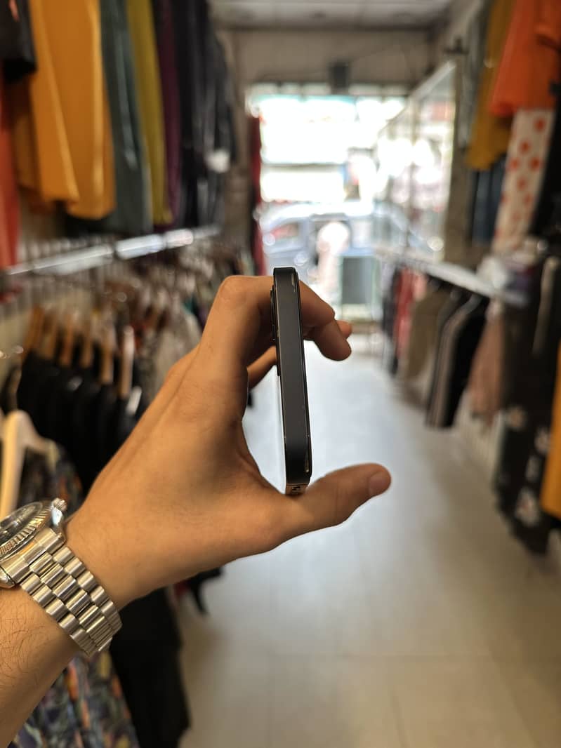 iPhone 12 4