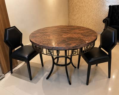 2PRESON ROUND DINING TABLE