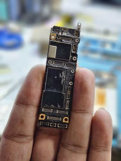 Apple iPhone 11 board by.  pass hony wala apdat aa gye hai