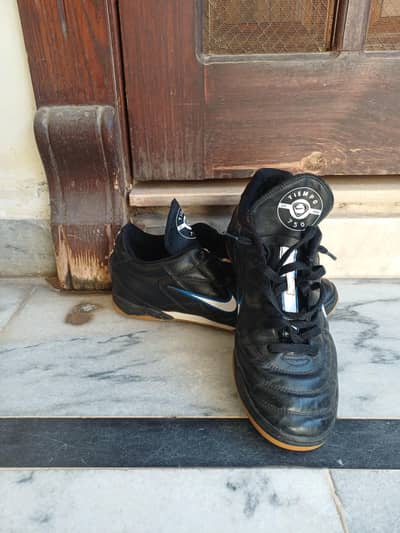 Nike Tiempo 750 (EUR 44)