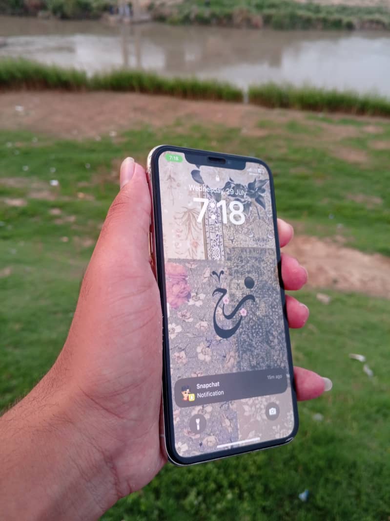Apple iPhone X 3