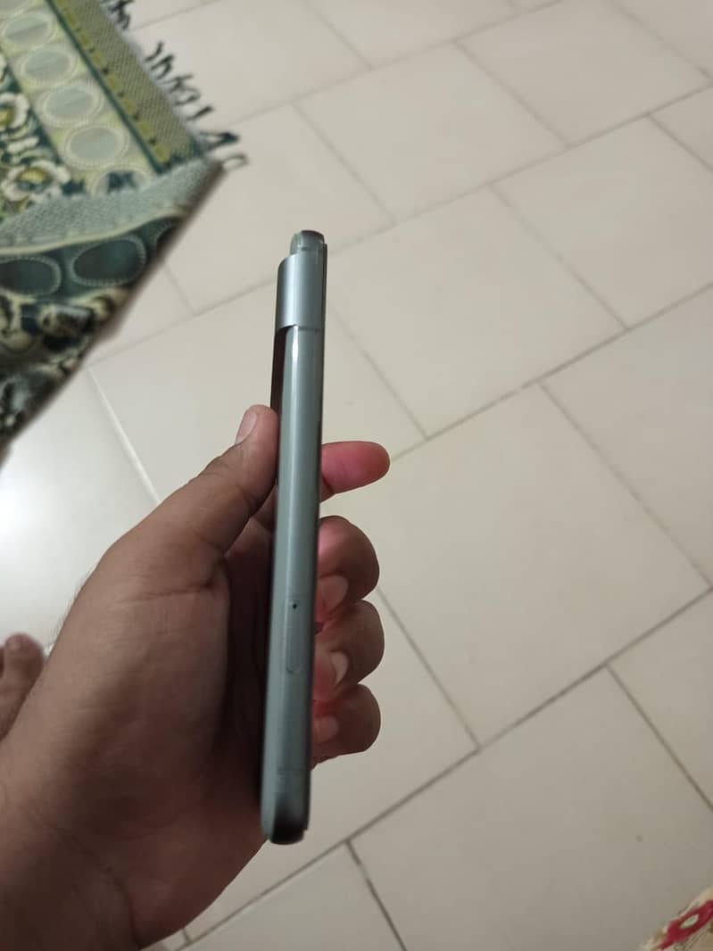Google Pixel 8 4