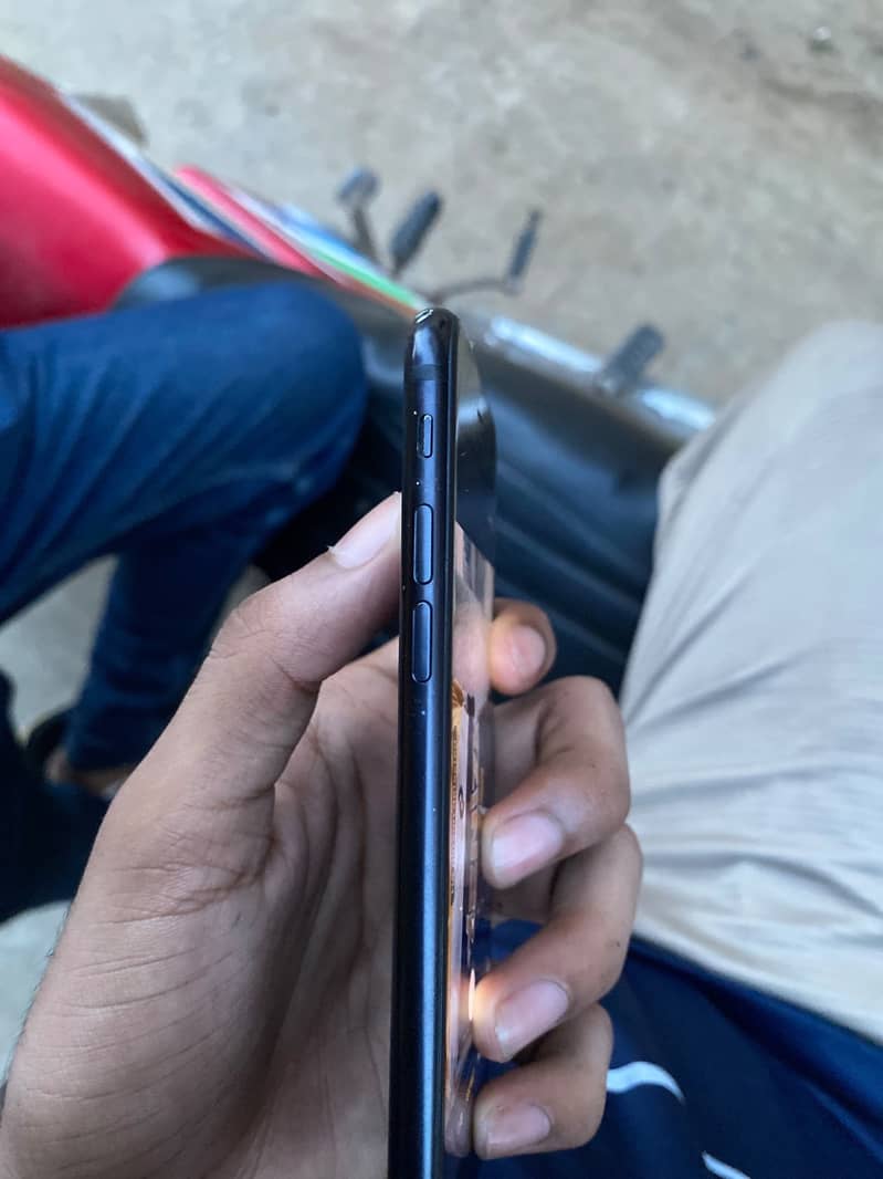 Apple iPhone SE 8