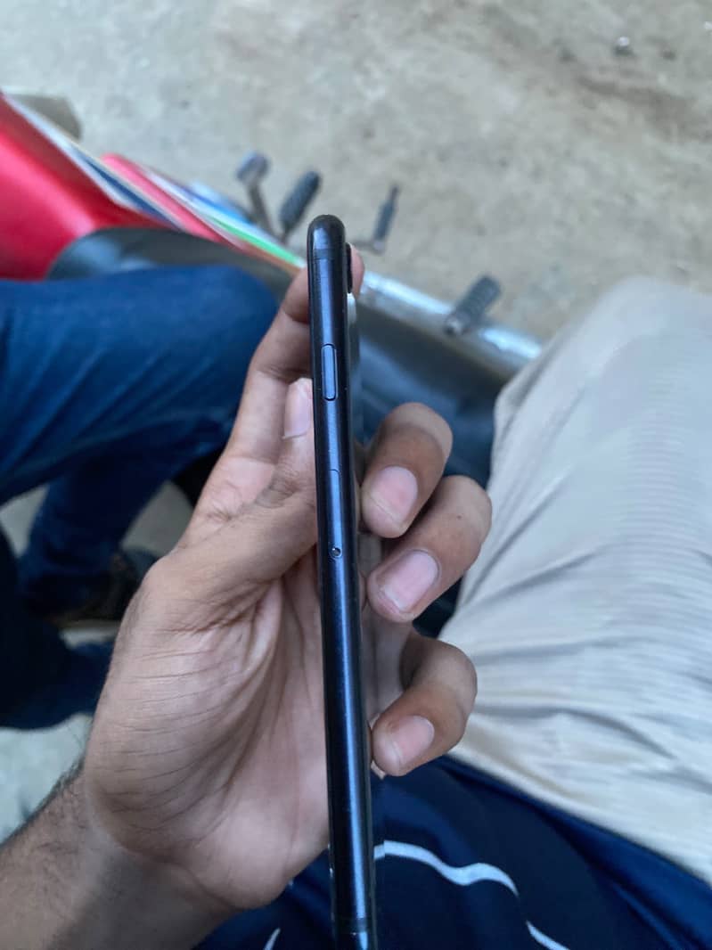 Apple iPhone SE 10