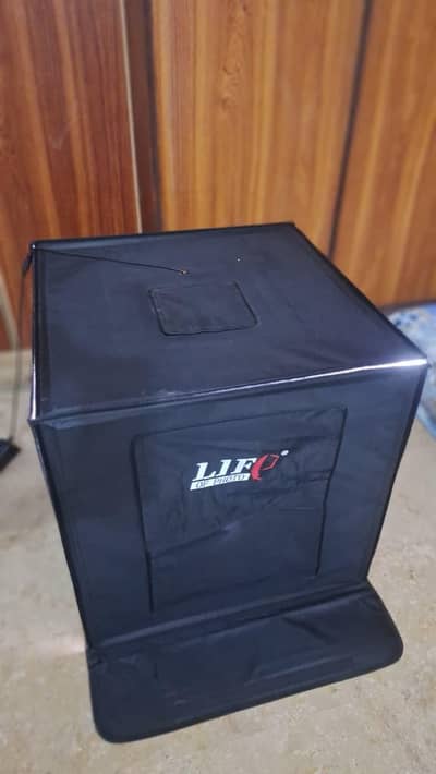 Lightbox 25in × 25in